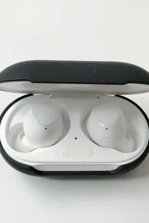 Coque Shield coque rigide Samsung Galaxy Buds Plus (noir) Réduction